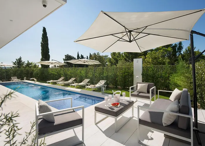 5-star Calma Ii With Heated Pool & Jacuzzi Oasis Starigrad Paklenica