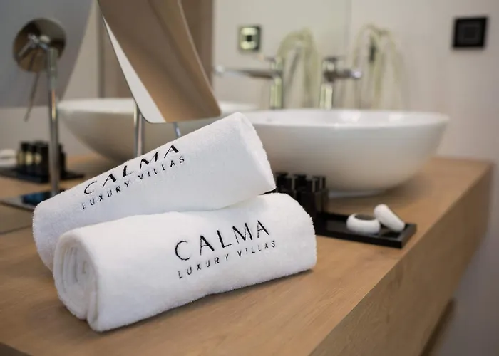 Villa 5-star Calma Ii With Heated Pool & Jacuzzi Oasis