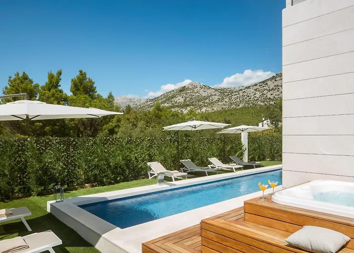 5-star Calma Ii With Heated Pool & Jacuzzi Oasis 斯塔利格拉德-帕克利尼卡