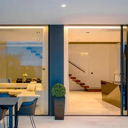 וילה 5-star Calma Ii With Heated Pool & Jacuzzi Oasis סטאריגרד-פקלניצה