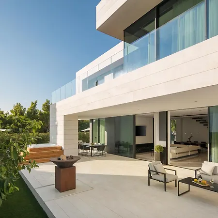 וילה 5-star Calma Ii With Heated Pool & Jacuzzi Oasis סטאריגרד-פקלניצה